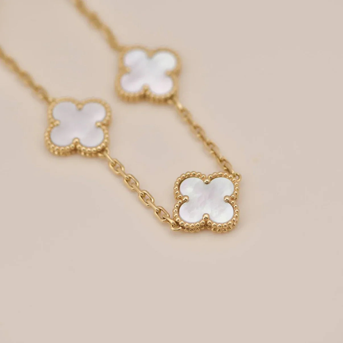 [Okajuri Jewelry]CLOVER WHITE PEARL MOP 5 MOTIF BRACELET COLLECTION