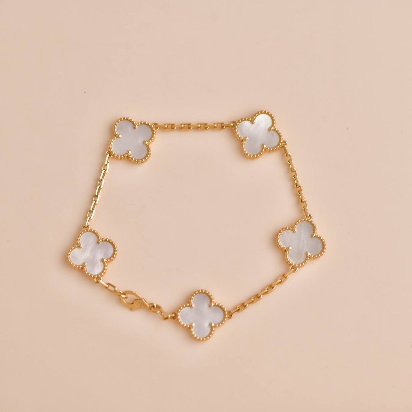 [Okajuri Jewelry]CLOVER  5 MOTIF WHITE MOP BRACELET