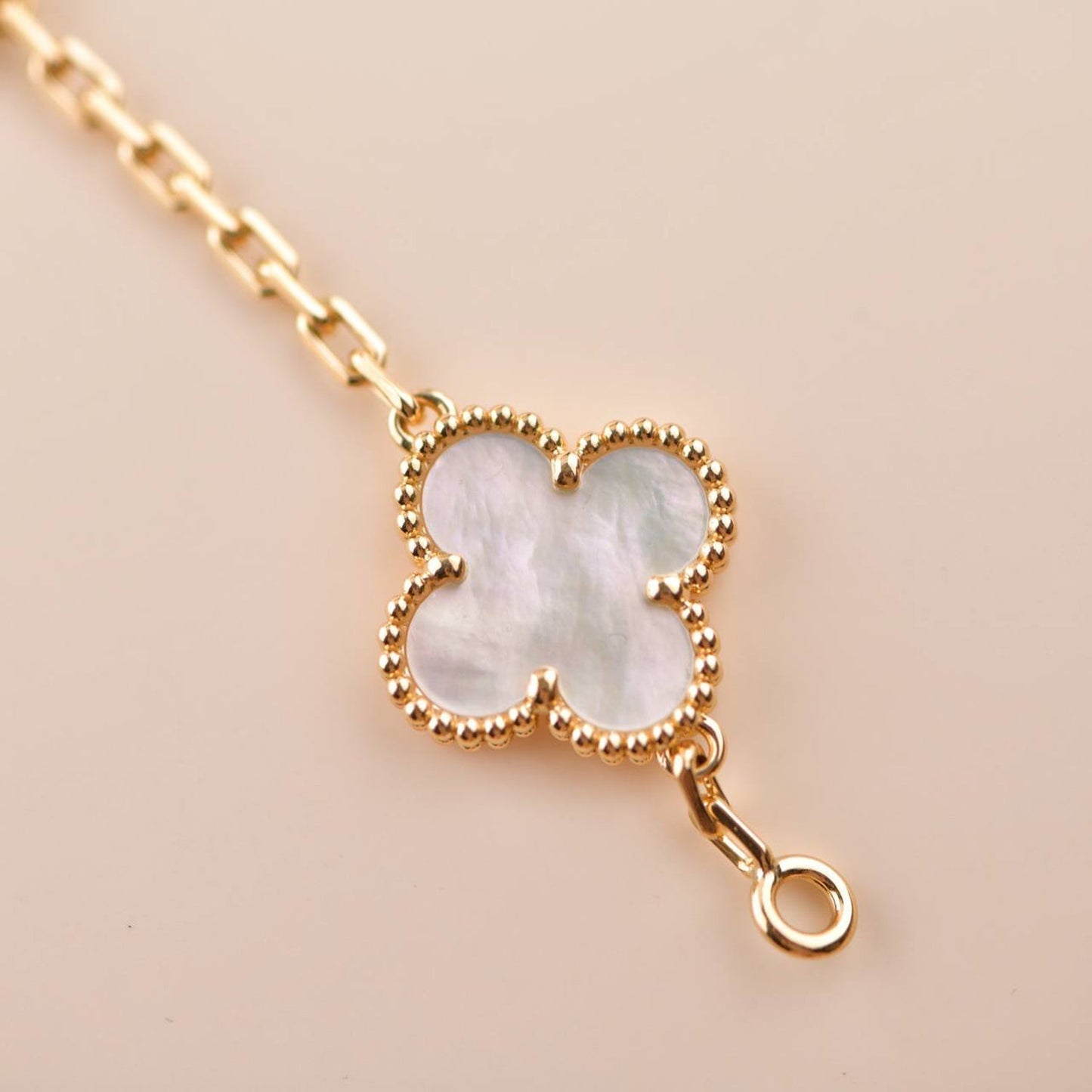 [Okajuri Jewelry]CLOVER  5 MOTIF WHITE MOP BRACELET