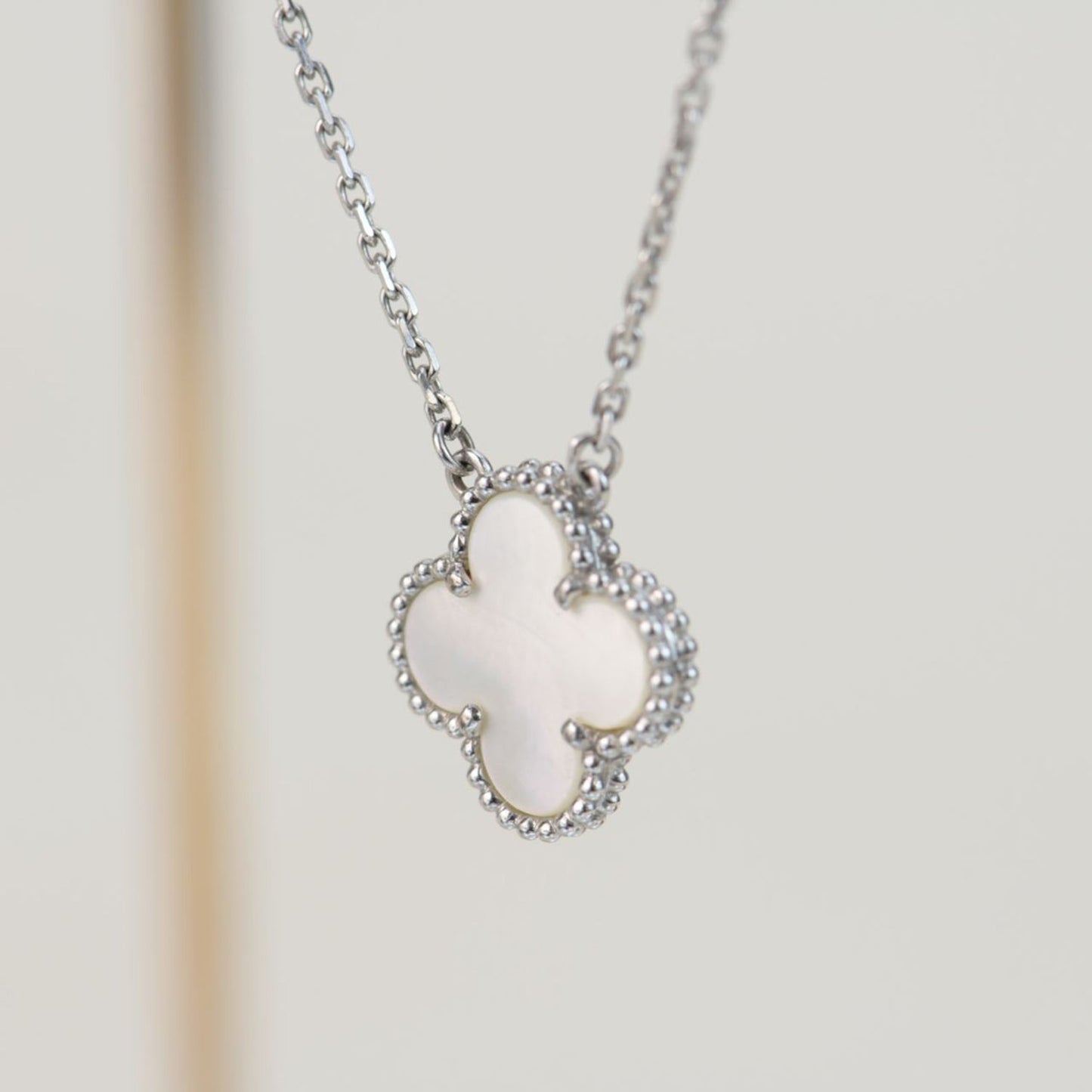 [Okajuri Jewelry]CLOVER  15MM WHITE MOTHER-OF-PEARL SILVER