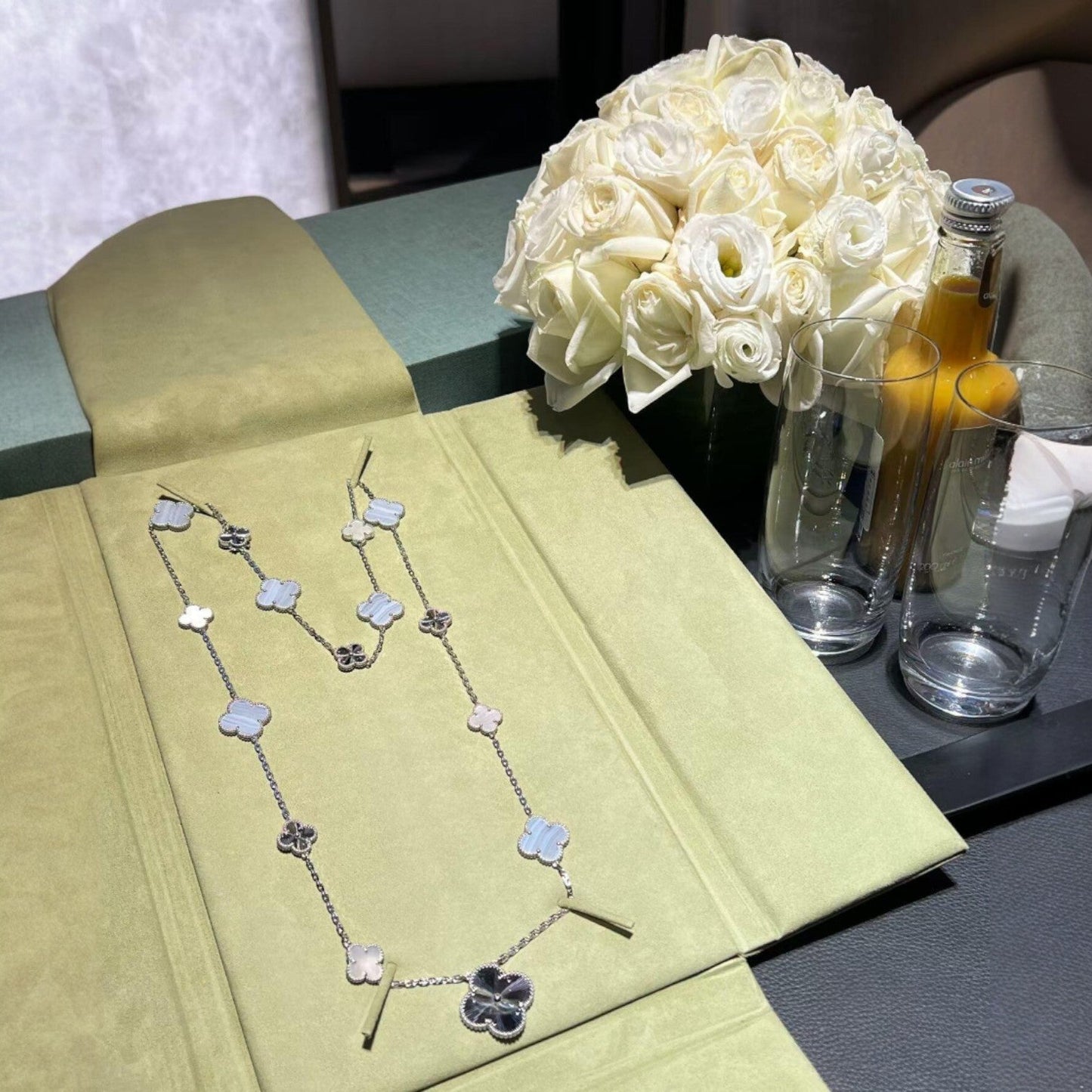 [Okajuri Jewelry] DETACHABLE CLOVER 15(11+4) FLOWER SILVER NECKLACE SET