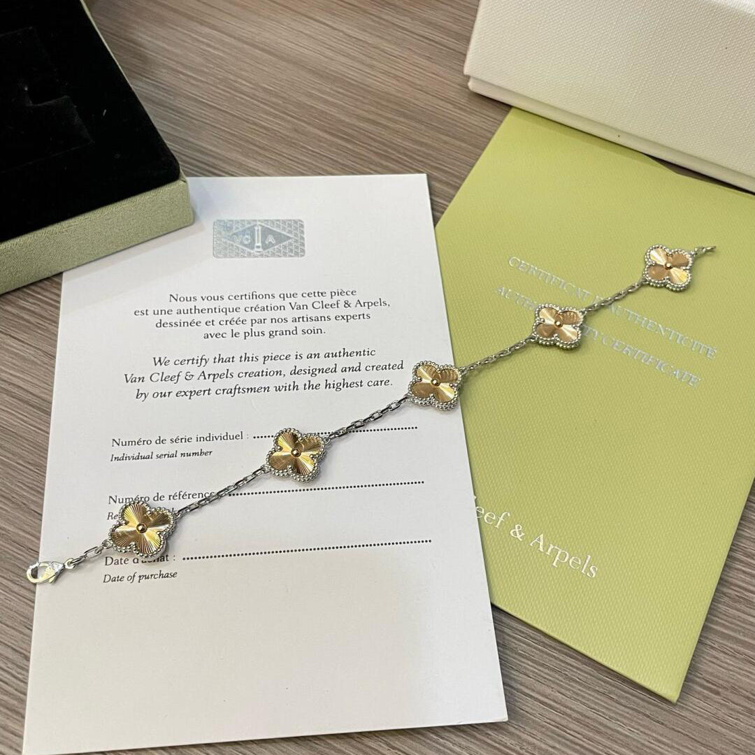 [Okajuri Jewelry]CLOVER  5 MOTIFS  CHRISTMAS LIMITED EDITION BRACELET