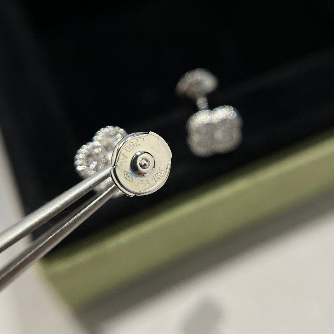 [Okajuri Jewelry]CLOVER MINI DIAMOND STUD EARRINGS