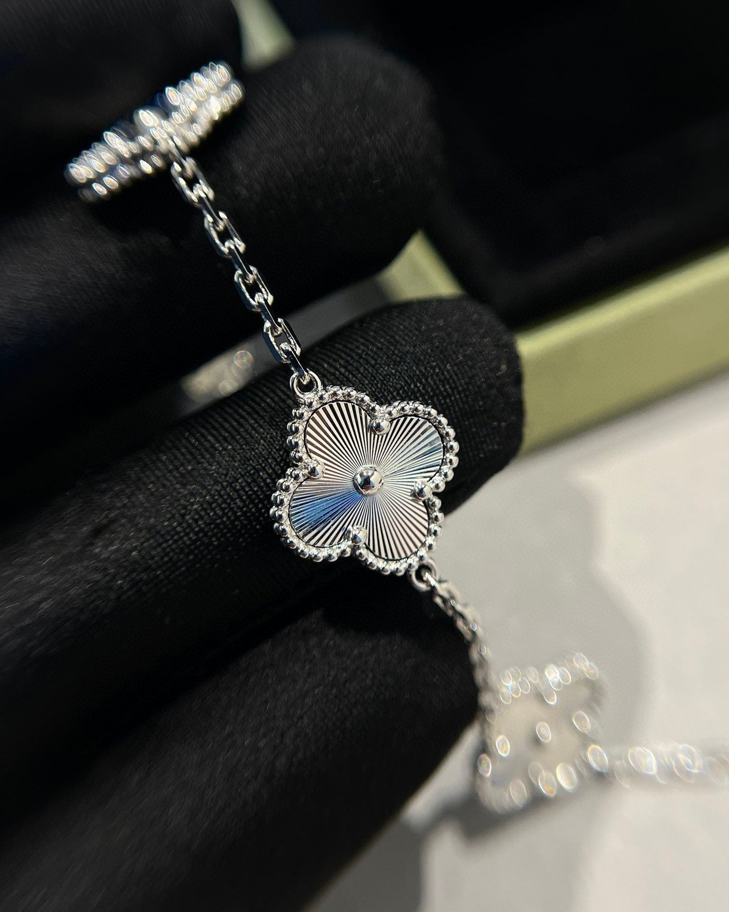 [Okajuri Jewelry]  CLOVER 5 MOTIF LASER BRACELET COLLECTION