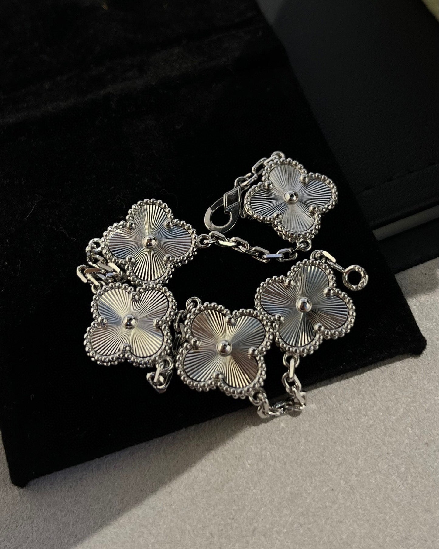 [Okajuri Jewelry]  CLOVER 5 MOTIF LASER BRACELET COLLECTION
