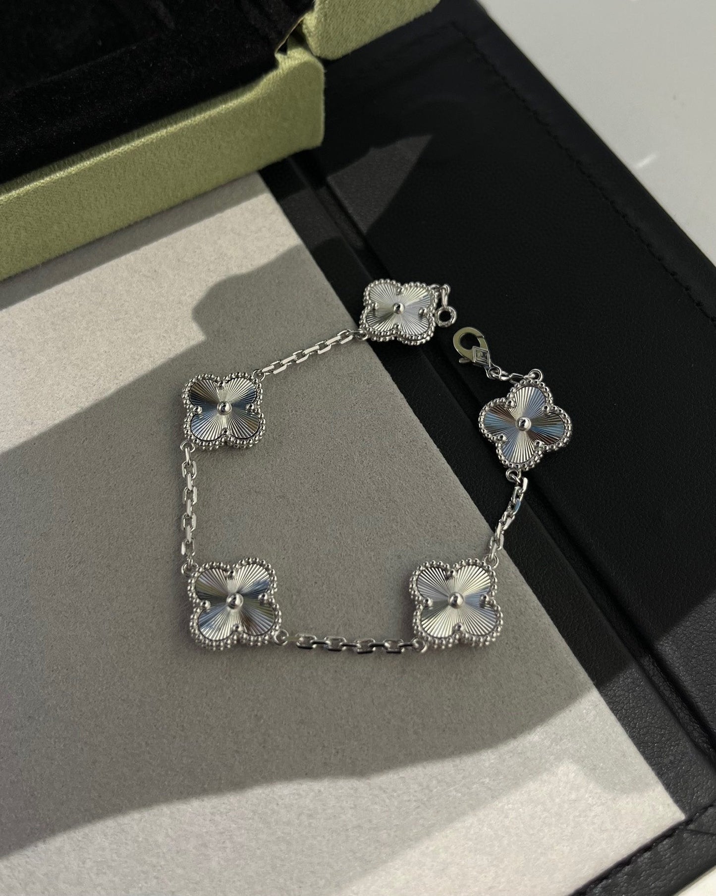 [Okajuri Jewelry]  CLOVER 5 MOTIF LASER BRACELET COLLECTION