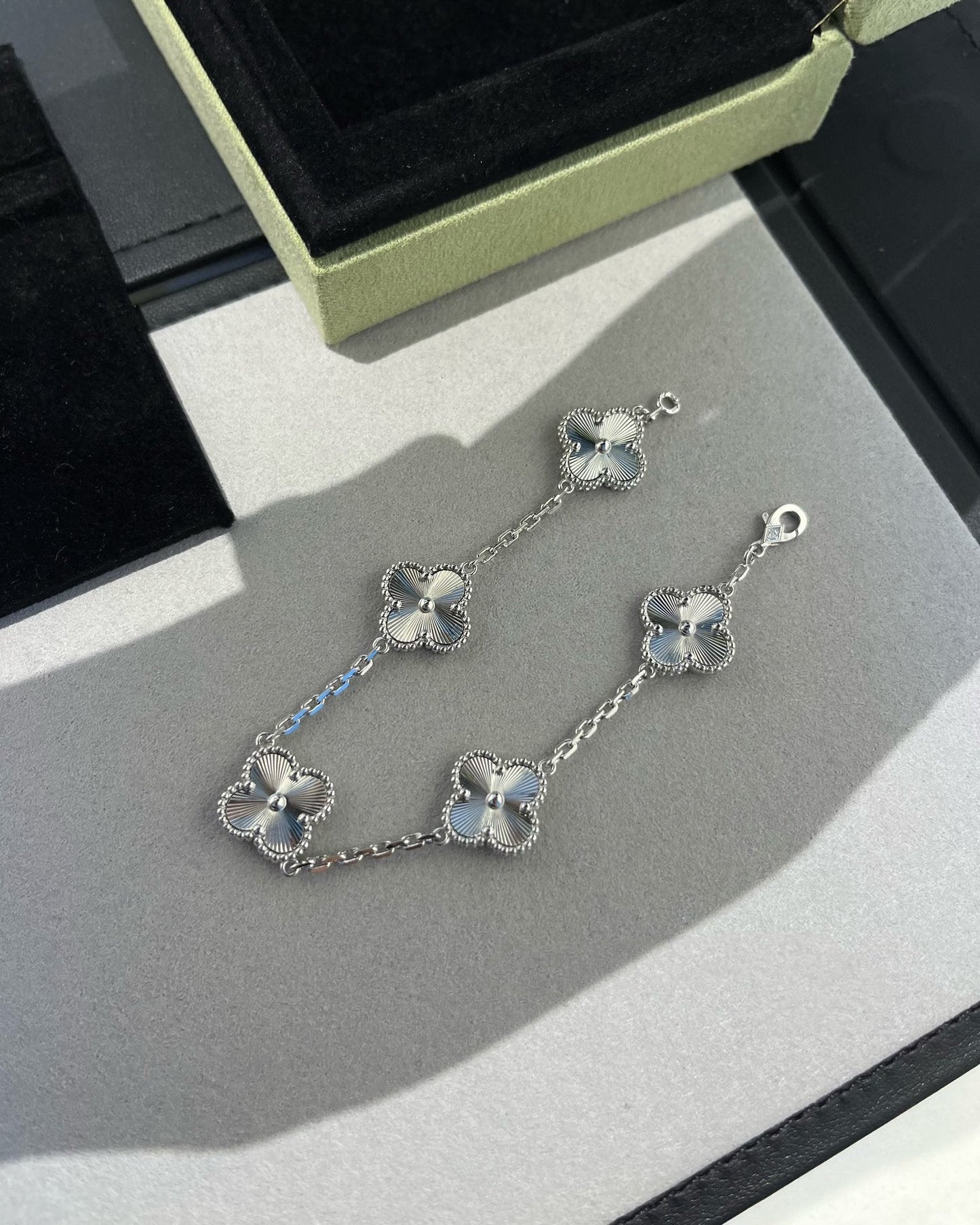 [Okajuri Jewelry]  CLOVER 5 MOTIF LASER BRACELET COLLECTION